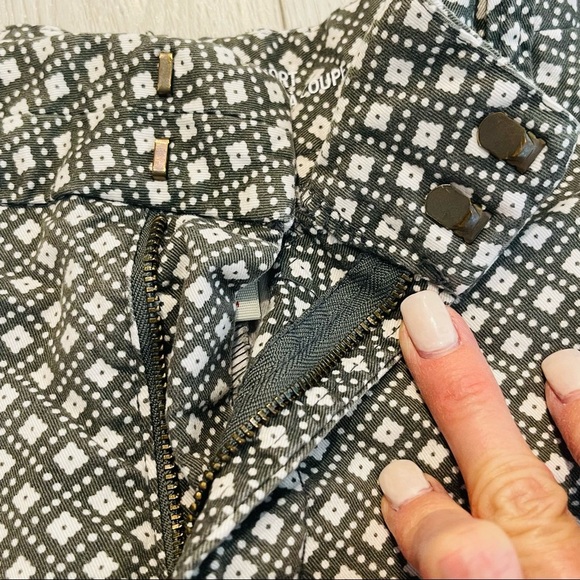 KHAKIS by GAP City 3 Inch Dark Green and White Short Shorts Size 8 - Picture 6 of 13